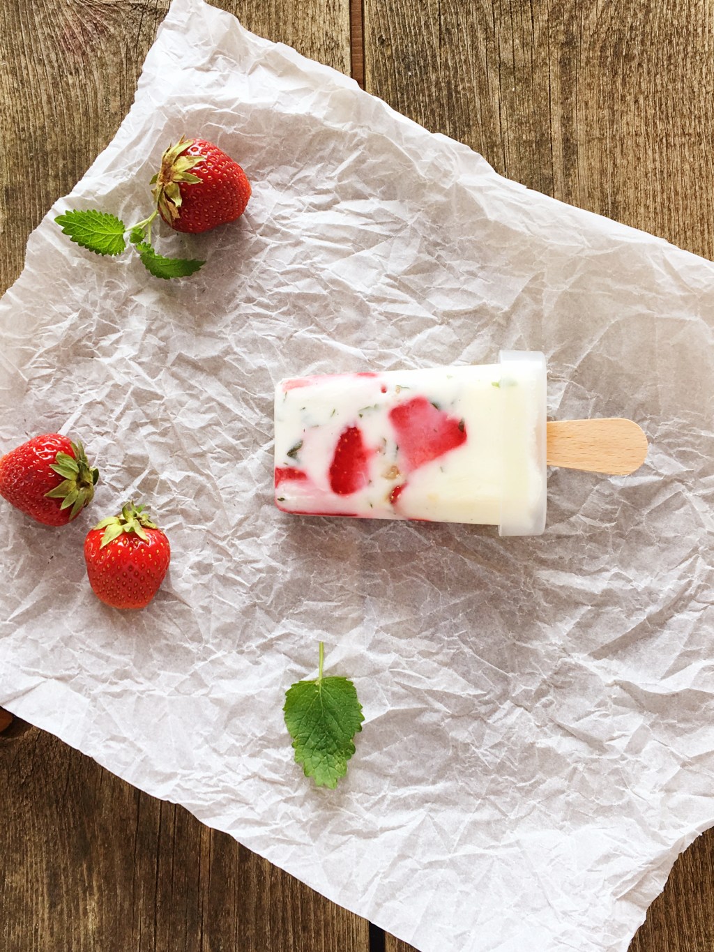 Ispinner av yoghurt og&nbsp;bær