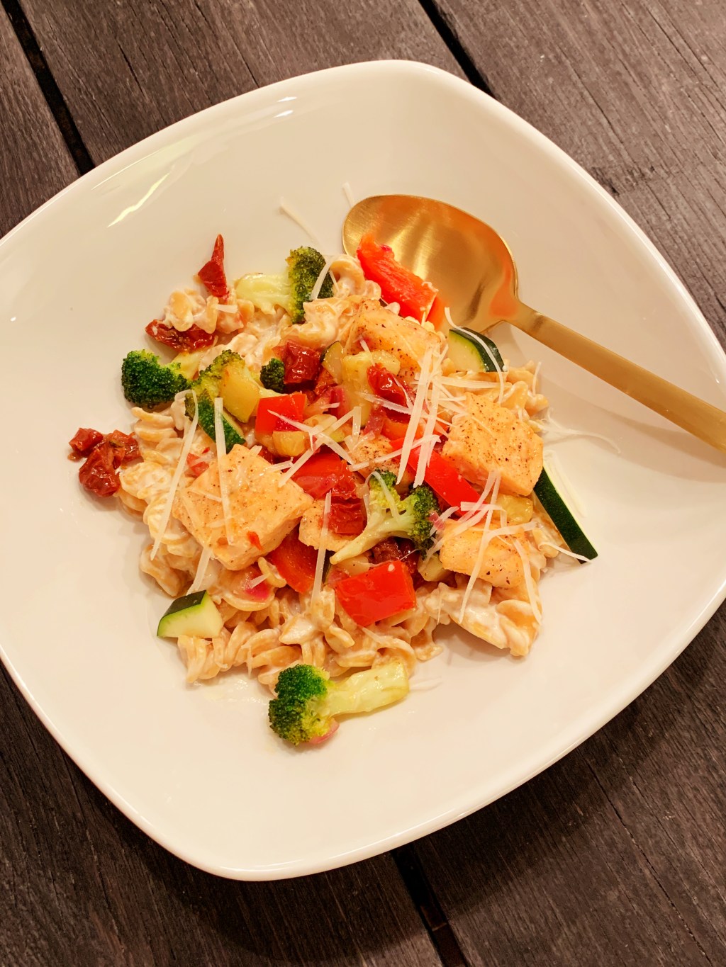 Kremet laks med linsepasta